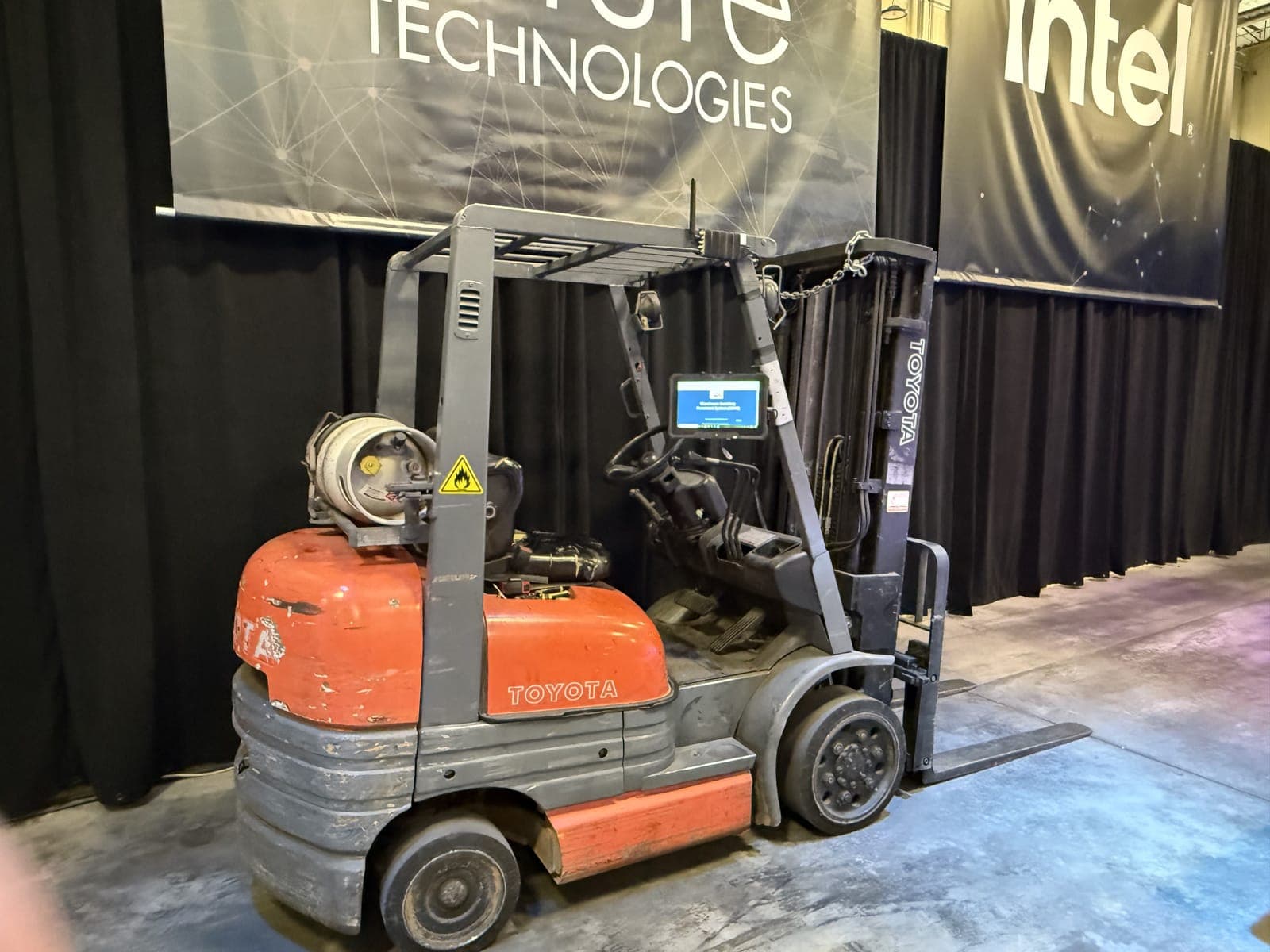 A connected industrial forklift demonstrated in the Living Lab